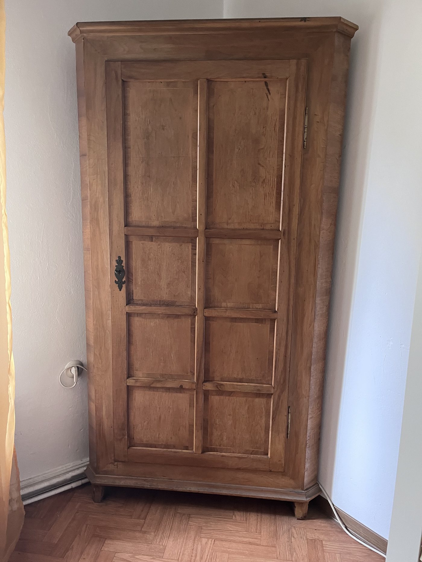 Boudoir a Fleurs – Garderobenschrank im reLOVED Design