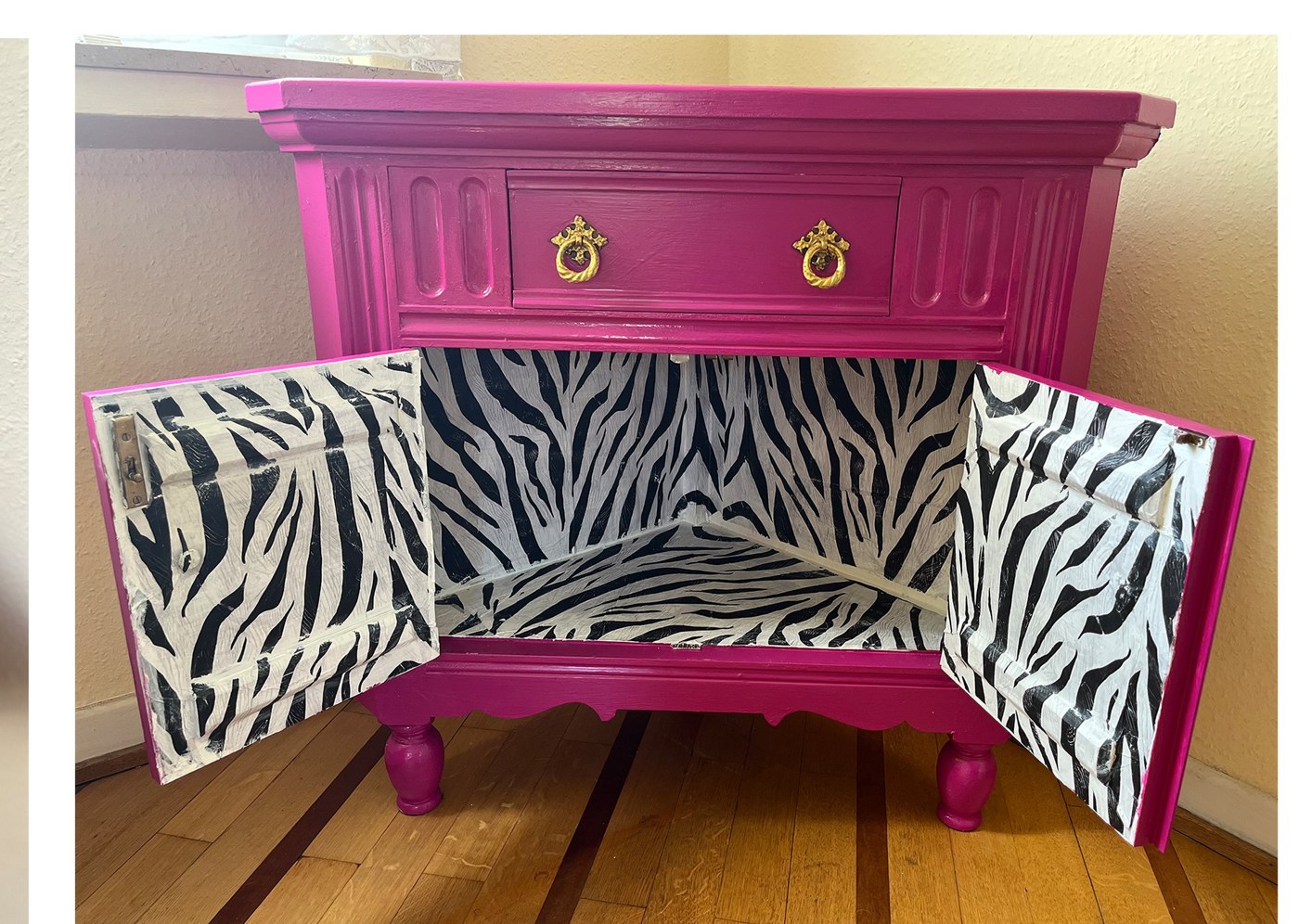 Queen Viktoria – Eyecatcher Eckschrank